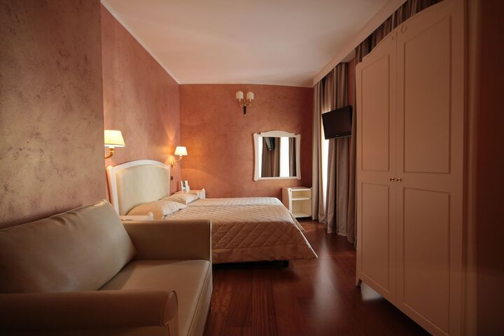Room 28 of 61