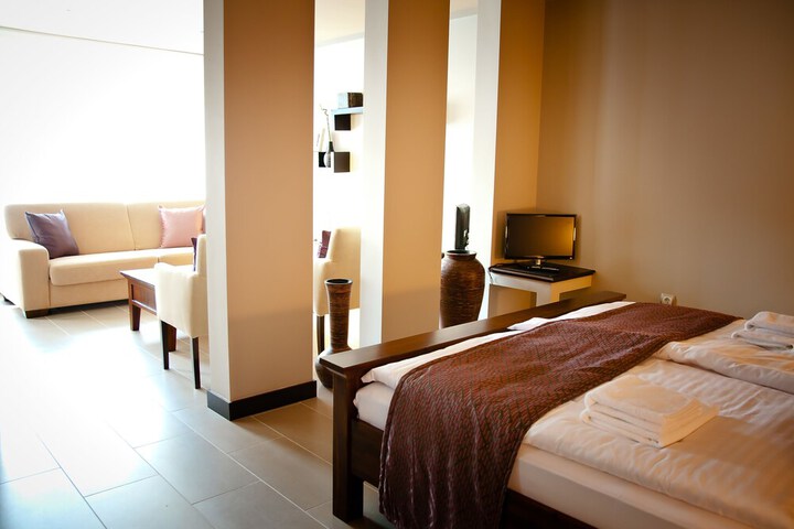 Room 10 of 21