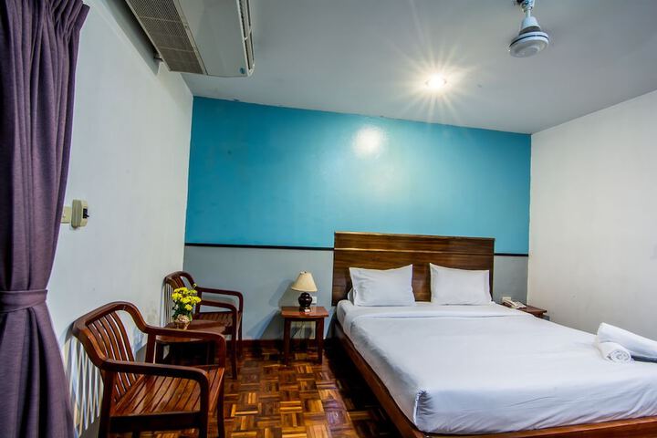 Room 9 of 38