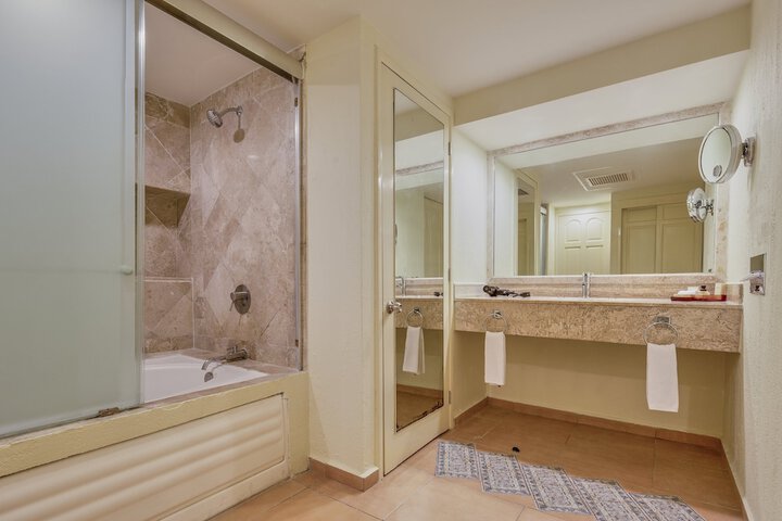 Room 42 of 100