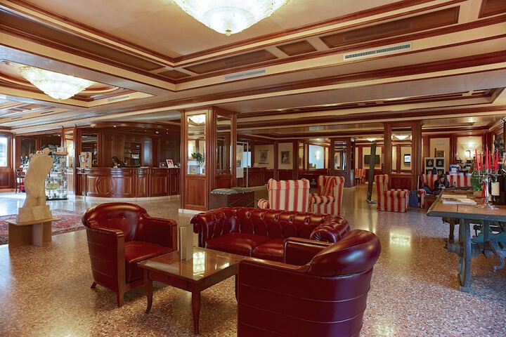 Hotel Interior 4 of 107