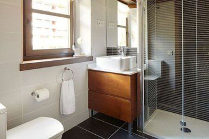 Room 3 of 27