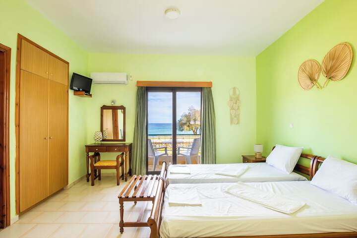 Room 2 of 71