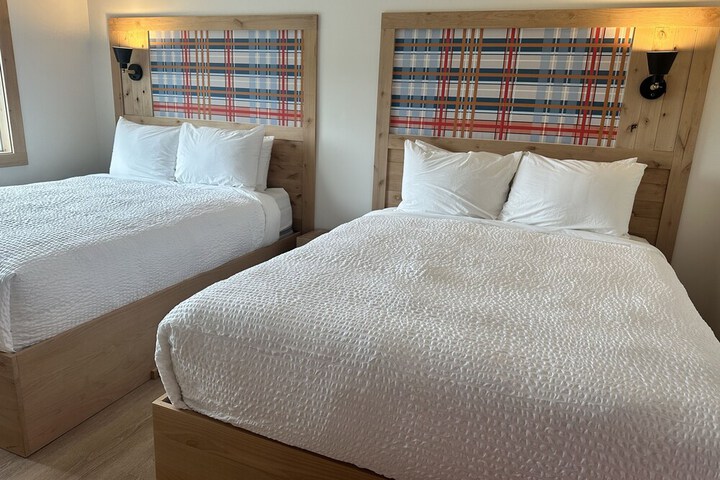 Room 28 of 103