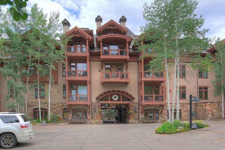 Hotel 470 of 493