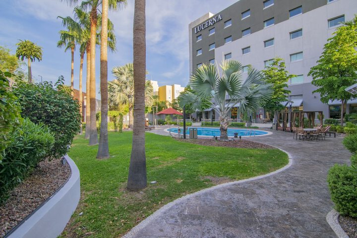 Hotel Pool