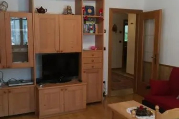 Room 6 of 11