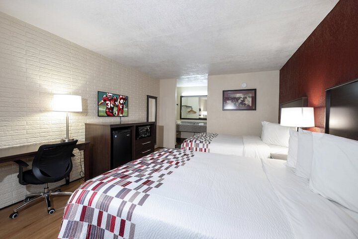 Deluxe 2 Queen Beds (5 of 14)