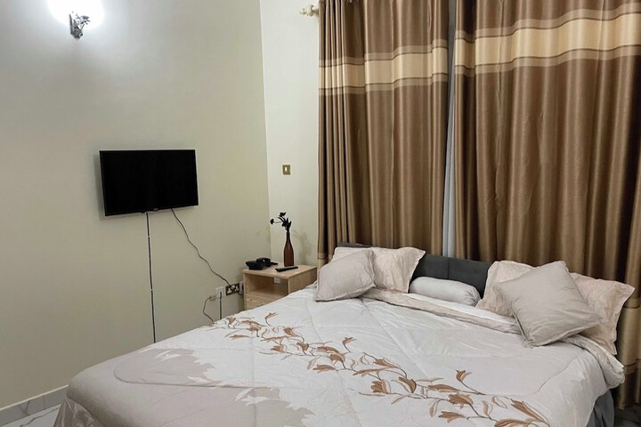 Room 4 of 34