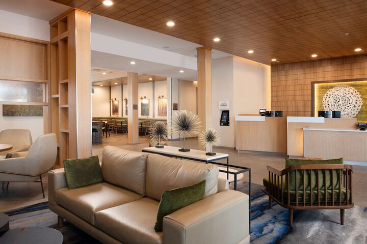 Lobby lounge