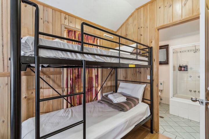 Room 32 of 183