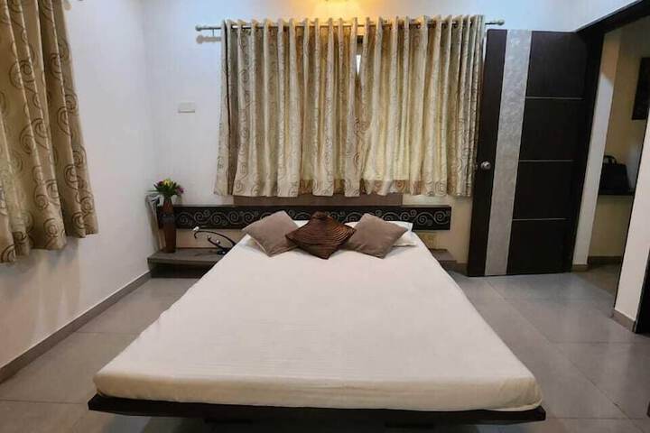 Room 4 of 43