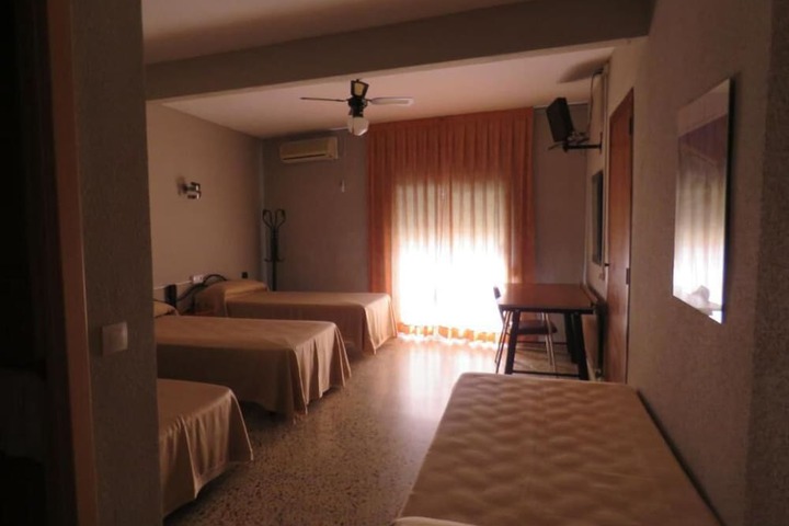 Room 4 of 7