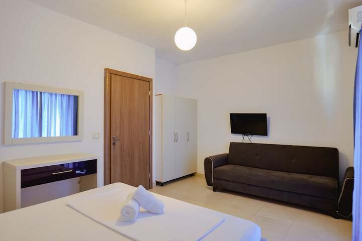 Room 44 of 111