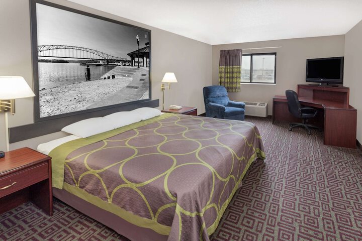 1 King Bed (6 of 13)
