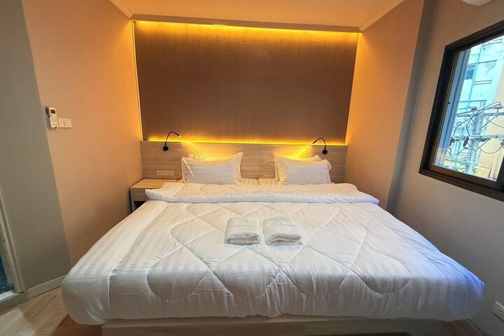 Room 16 of 28