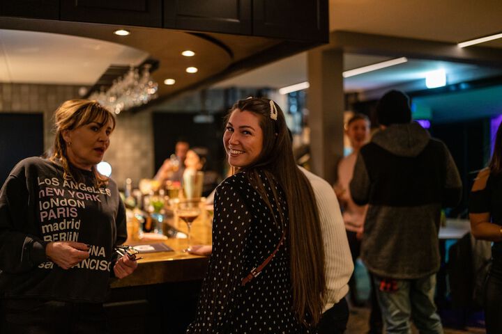 Lounge 50 of 64