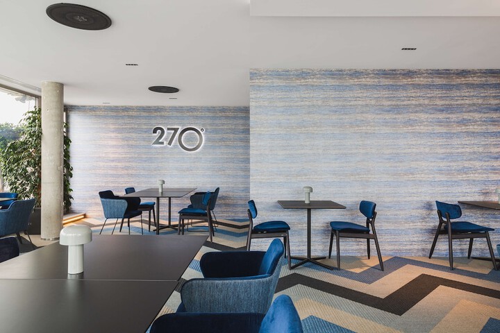 Lounge 60 of 74