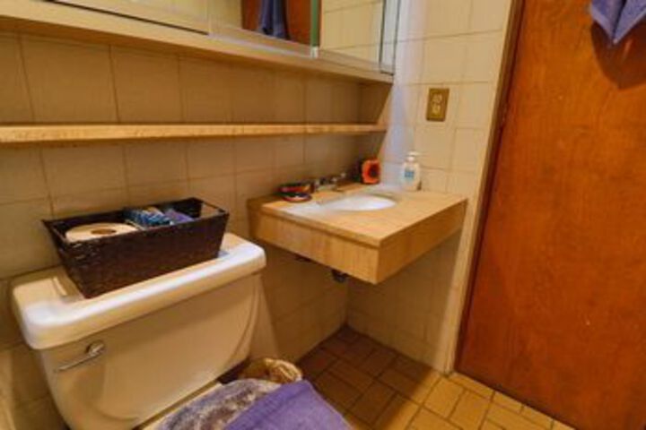 Room 4 of 18
