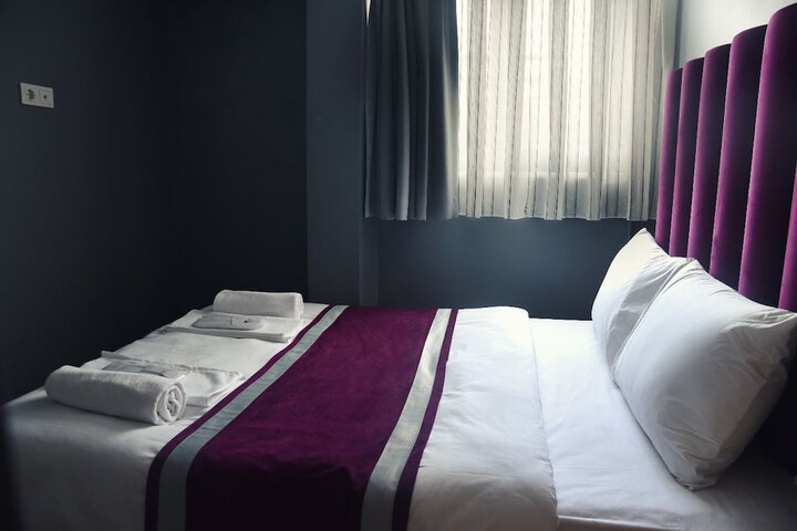 Room 9 of 25