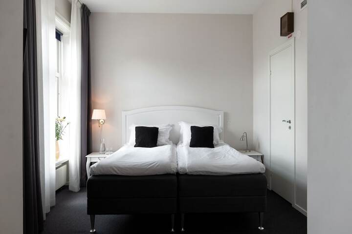 Room 34 of 105