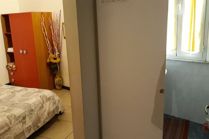 Room 6 of 34