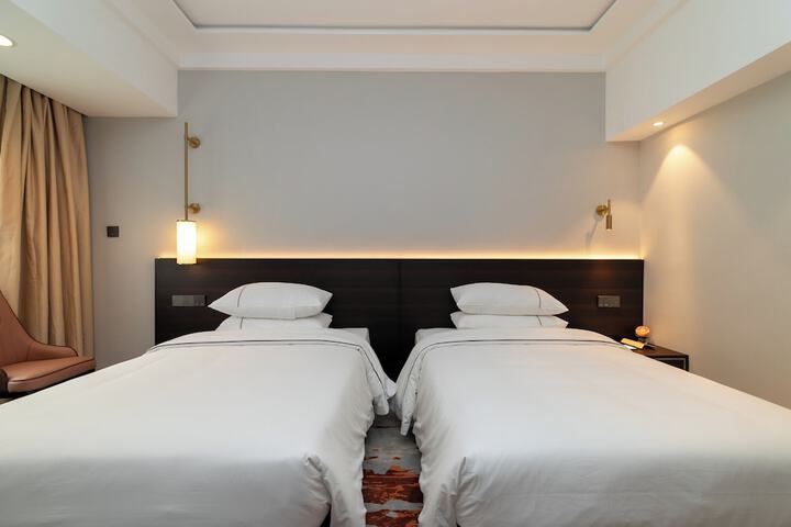 Room 15 of 39