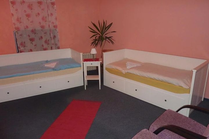 Room 9 of 13