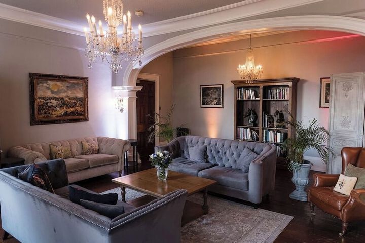 Lounge 133 of 165
