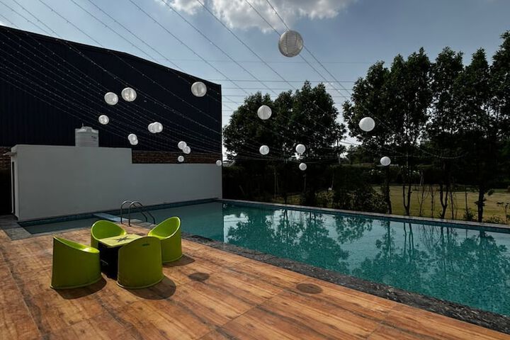 Pool 10 of 11
