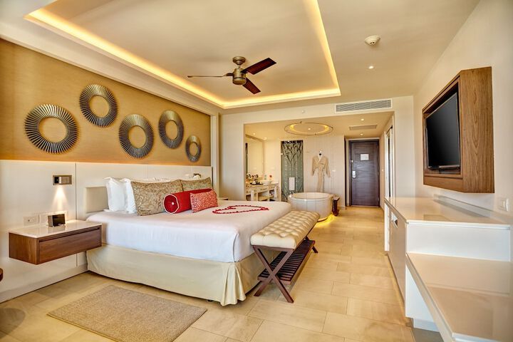 Room 16 of 213