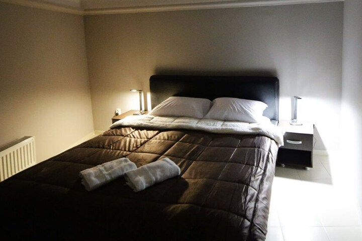 Room 9 of 84