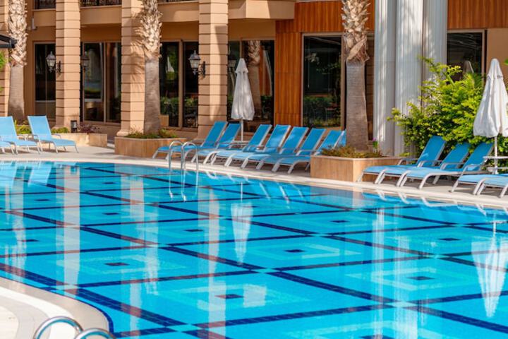 Hotel with Pool