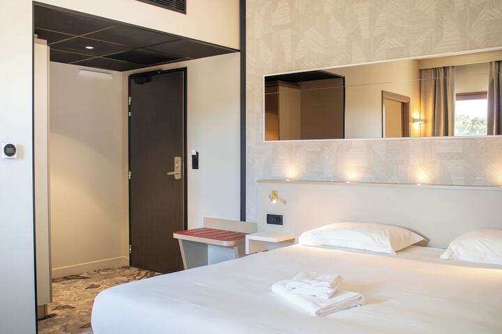 Room 40 of 98