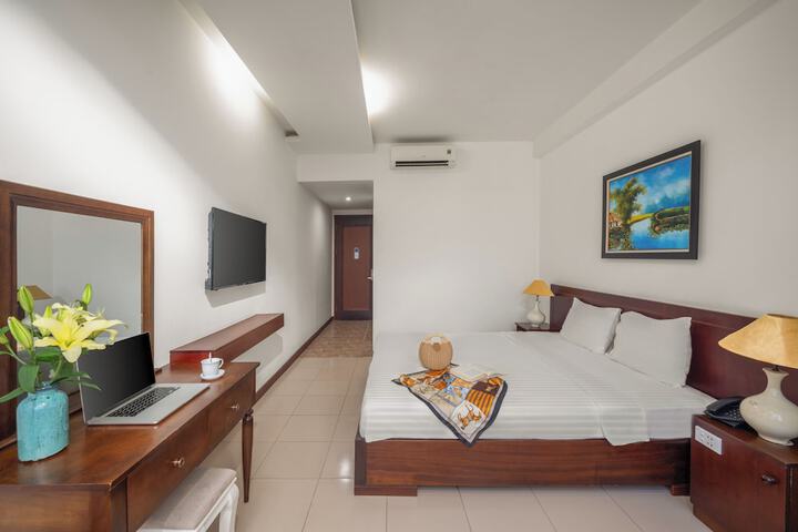 Room 8 of 77