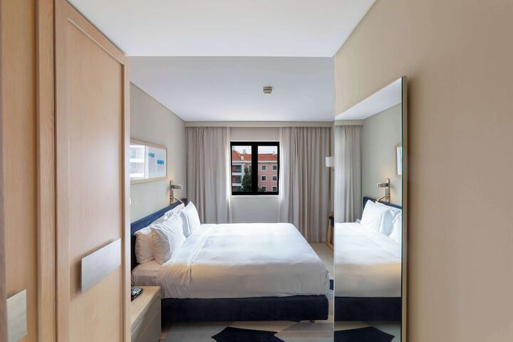 Room 34 of 152