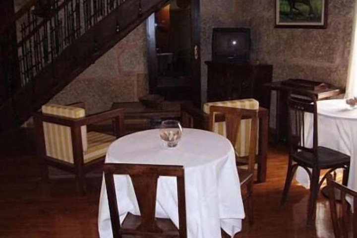 Dining 19 of 40