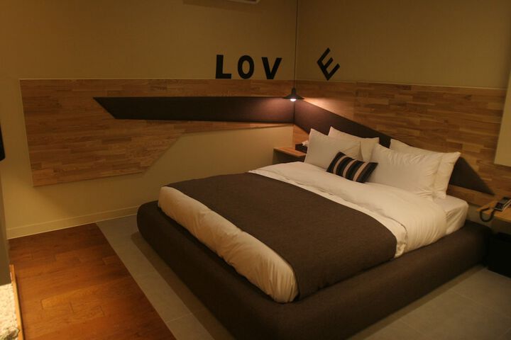 Room 14 of 177