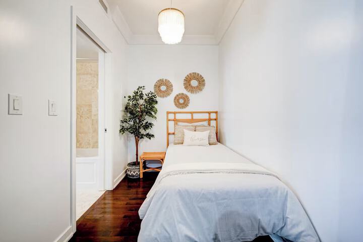 Room 30 of 136