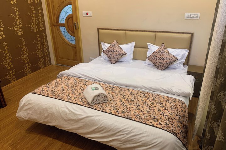 Room 9 of 25