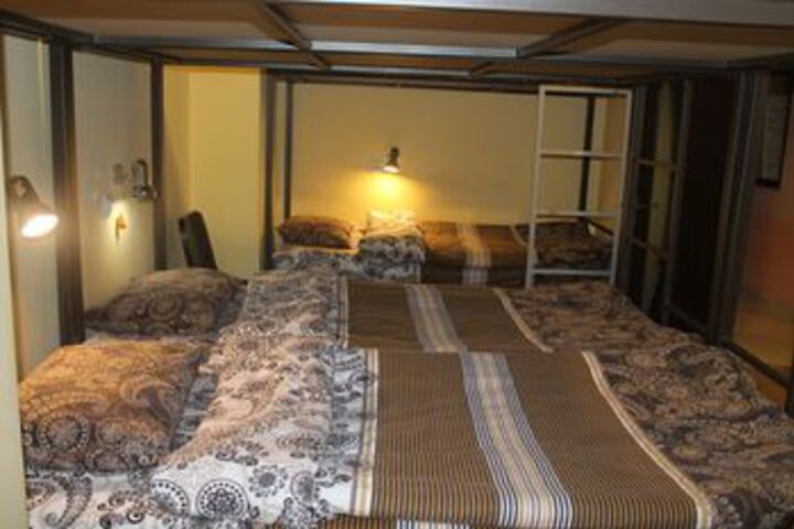 Room 13 of 36