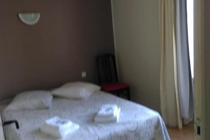 Room 11 of 19