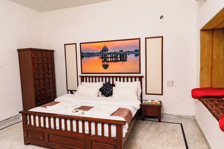 Room 7 of 24