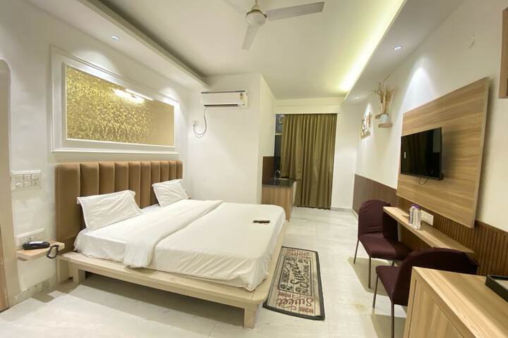 Room 10 of 17