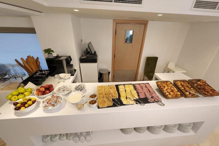 Dining 14 of 17