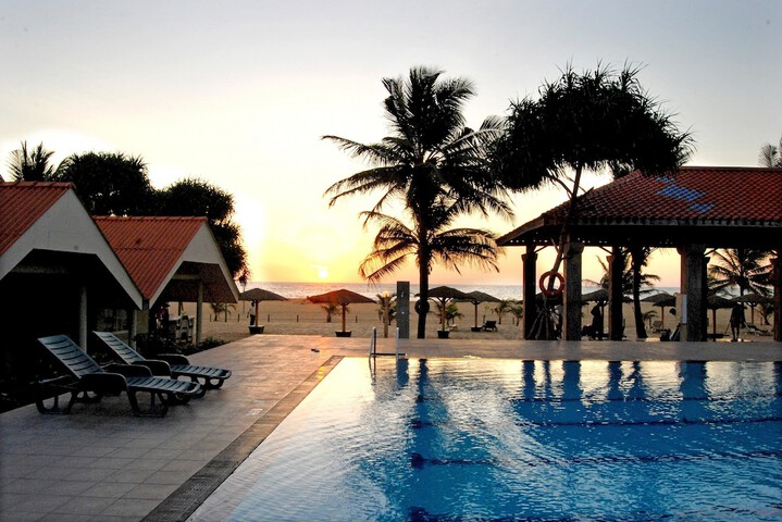Hotel Pool