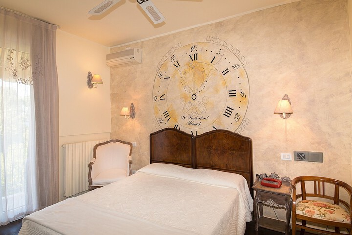 Room 15 of 99