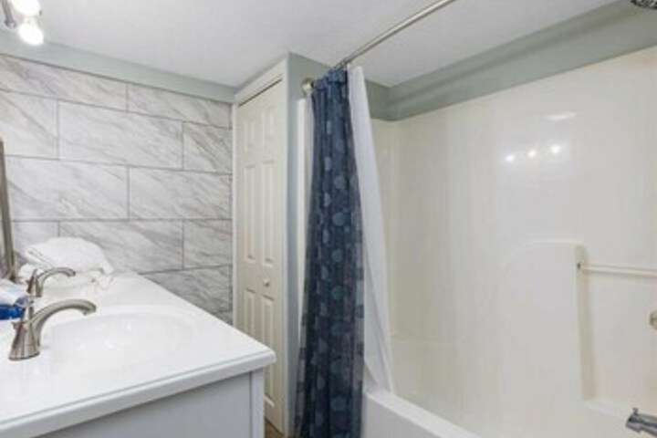 Room 2 of 27