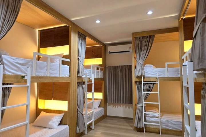 Room 8 of 86