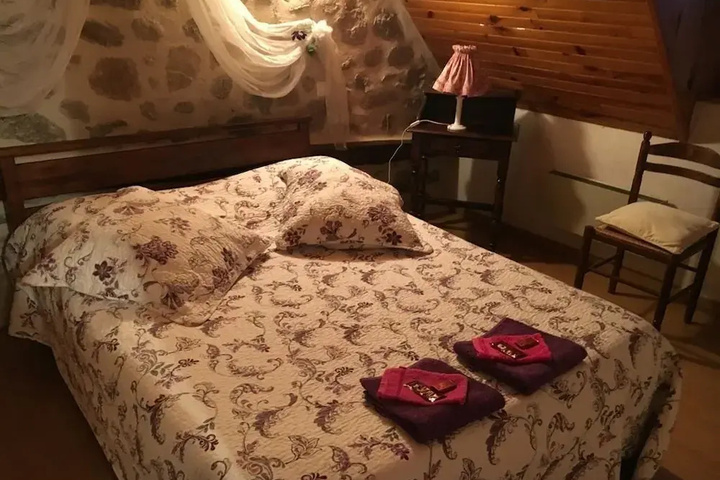 Room 4 of 18